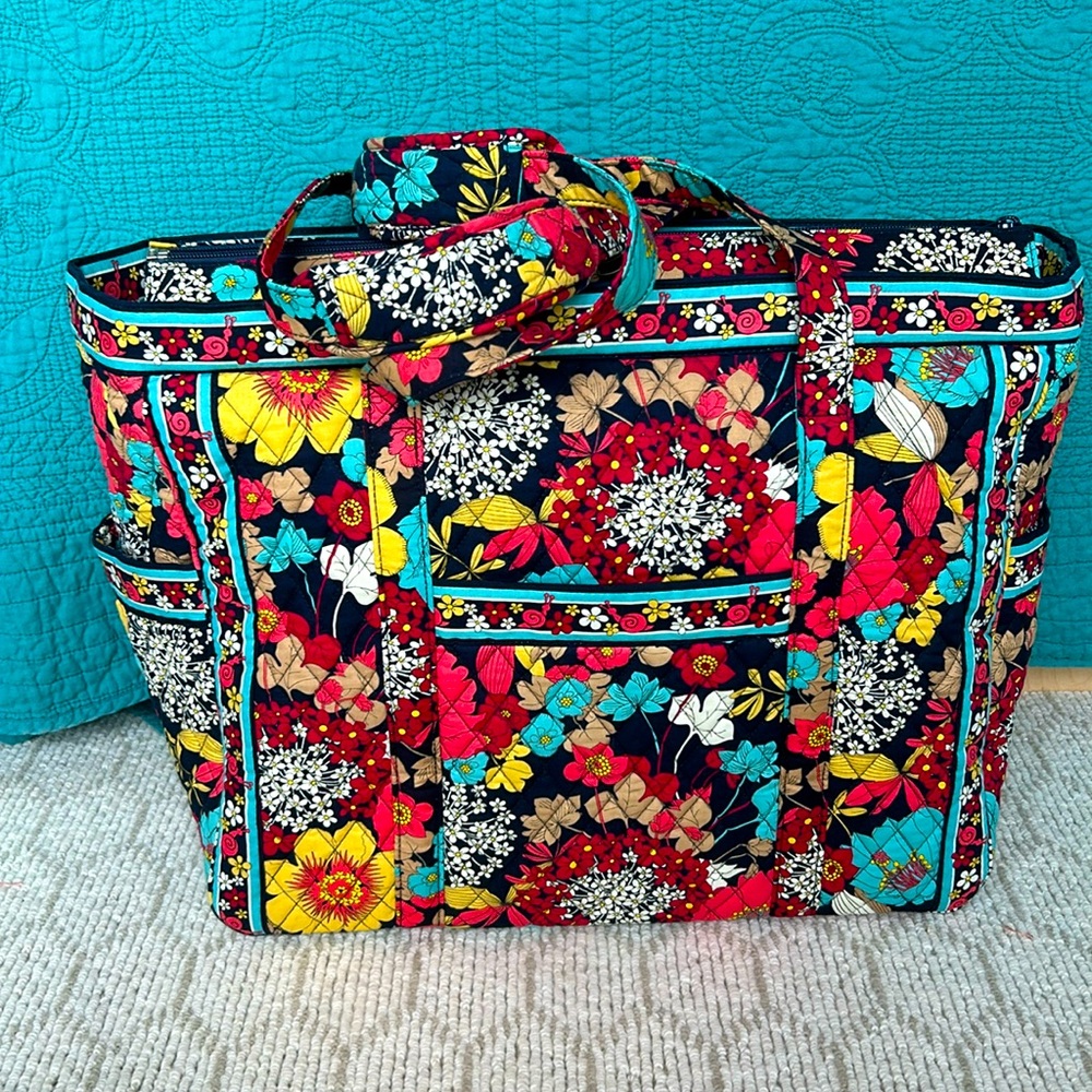 Vera Bradley massive luggage tote w zip top, 2 exterior/8 interior pockets